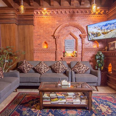 Everest Boutique Hotel カトマンズ エクステリア 写真