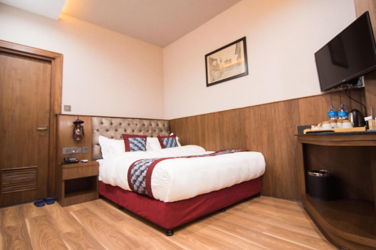 Everest Boutique Hotel カトマンズ エクステリア 写真
