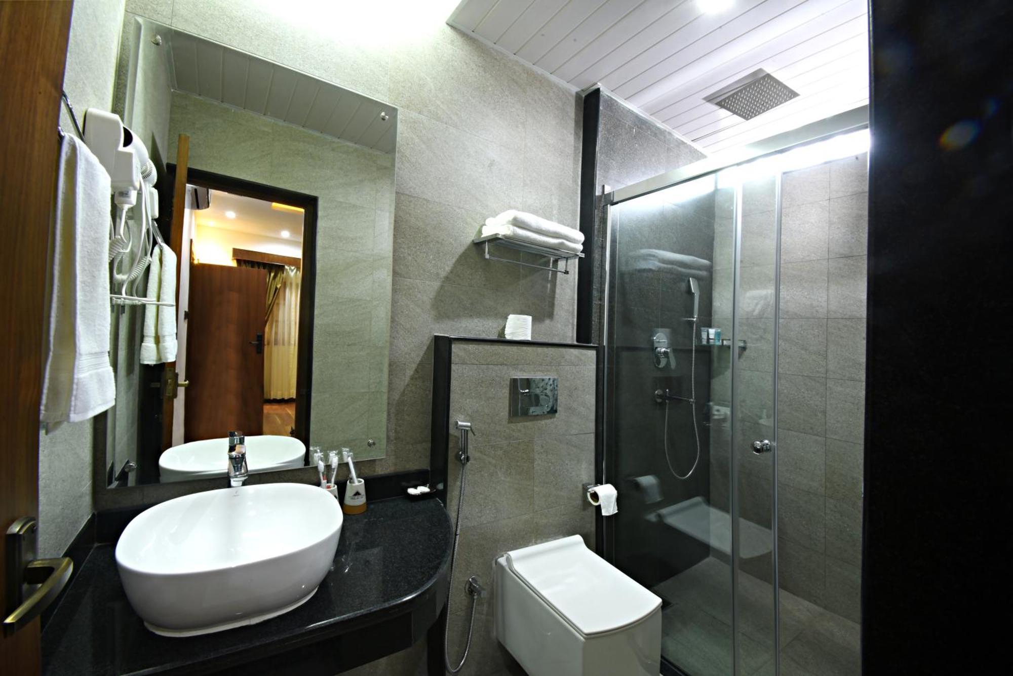 Everest Boutique Hotel カトマンズ エクステリア 写真