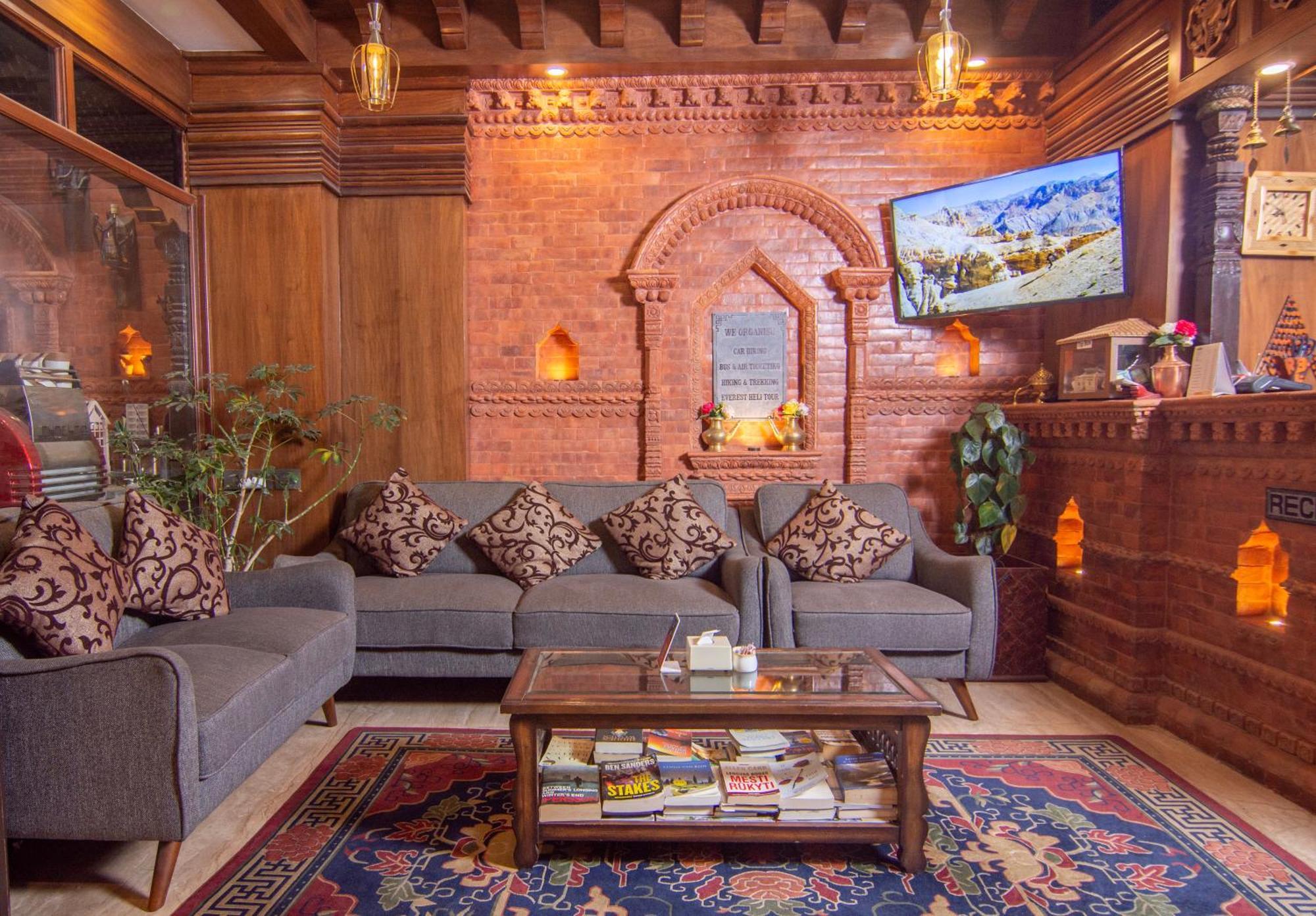Everest Boutique Hotel カトマンズ エクステリア 写真